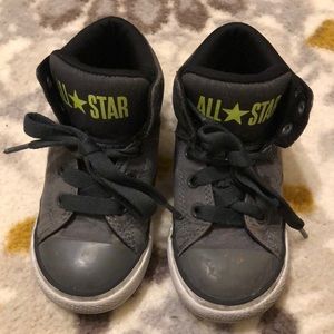 Boys sneakers Needs a cleaning and good to go